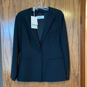 MaxMara Black Fitted Blazer with Modern Cut